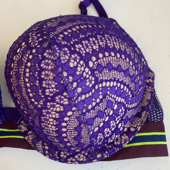 Victoria's Secret Bombshell Plunge Bra Magenta Lace Purple - 32C - Picture 2 of 7